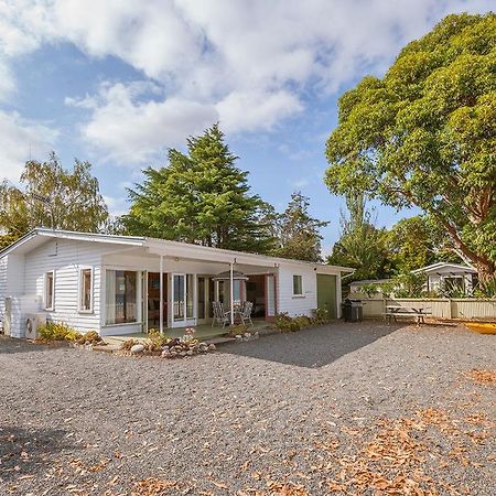 Lake Edge Cottage - Waitahanui Holiday Home Zewnętrze zdjęcie