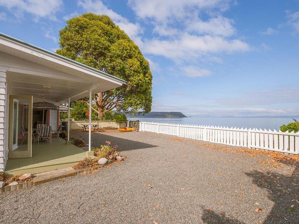 Lake Edge Cottage - Waitahanui Holiday Home Zewnętrze zdjęcie