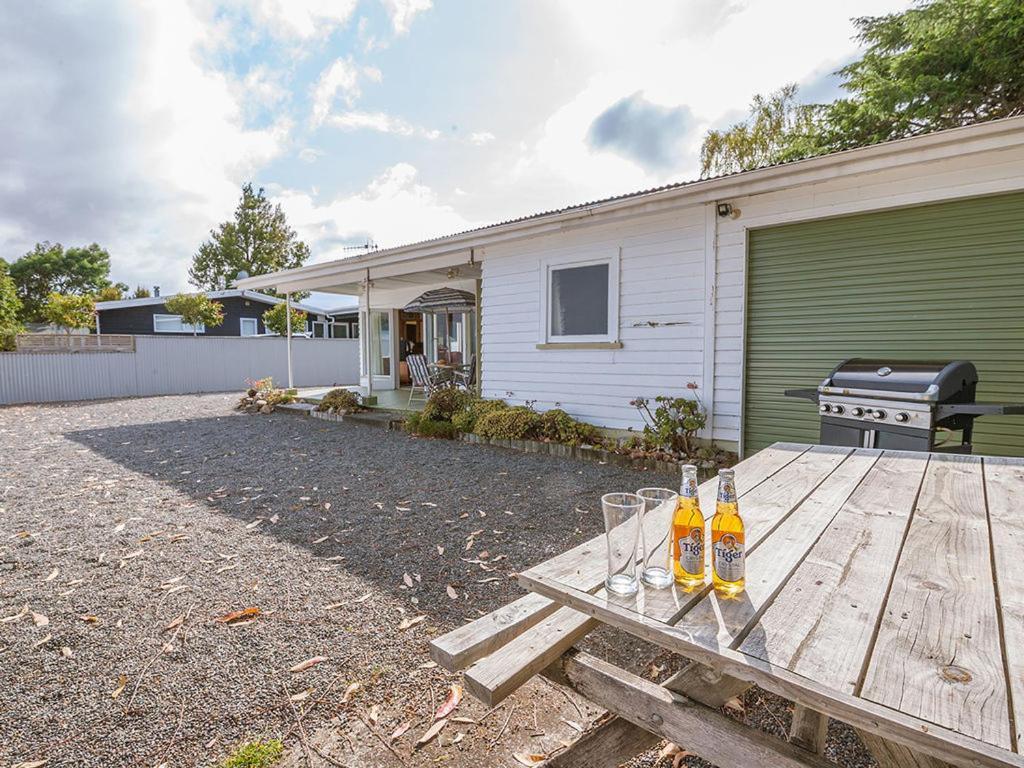 Lake Edge Cottage - Waitahanui Holiday Home Zewnętrze zdjęcie