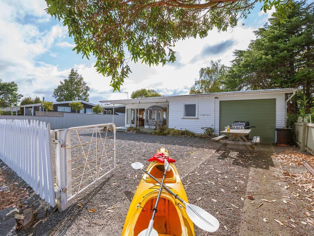 Lake Edge Cottage - Waitahanui Holiday Home Zewnętrze zdjęcie