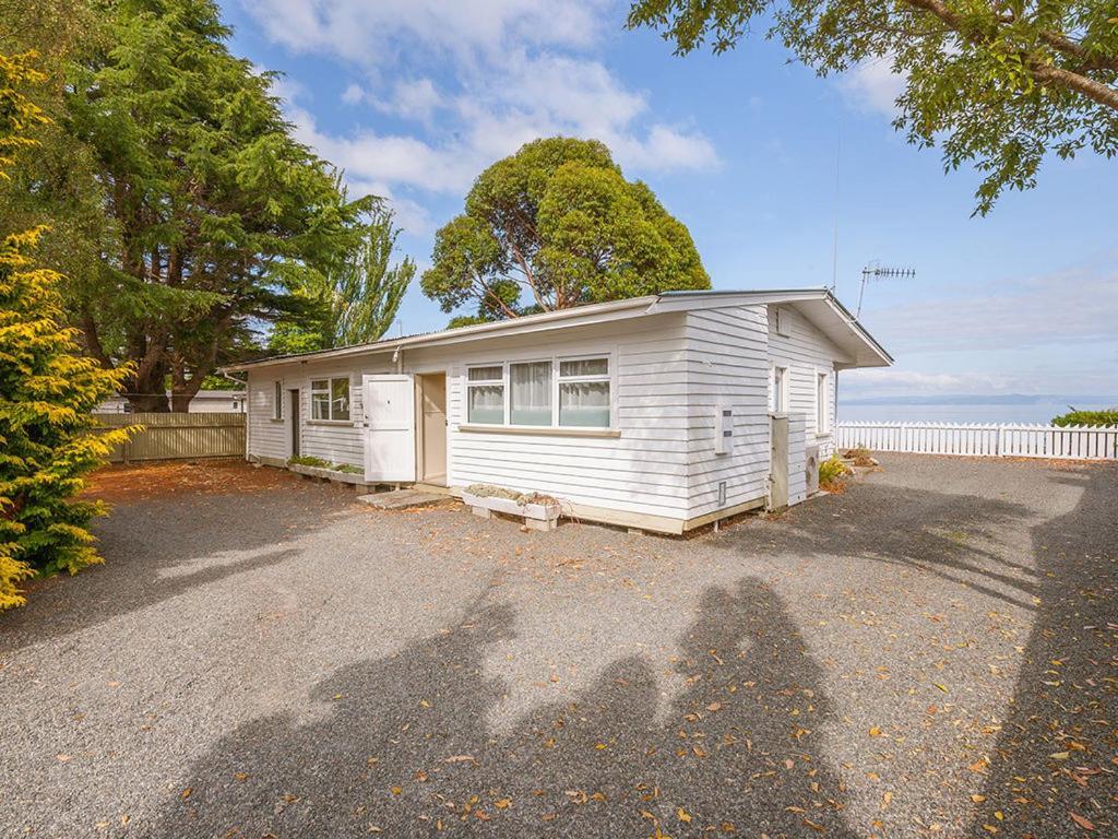 Lake Edge Cottage - Waitahanui Holiday Home Zewnętrze zdjęcie